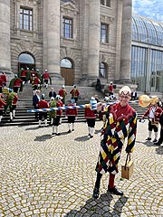 Schäfflertanz 2022 vor der Bayerischen Staatskkanzlei (Bild: Martin Schmitz)